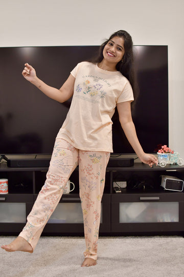 T- Shirt Model Peach Banyan Juliet Pyjama Set